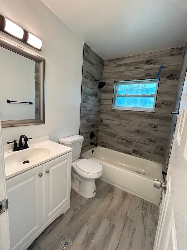 1148 Clearwater Rd - Photo 5 of 7