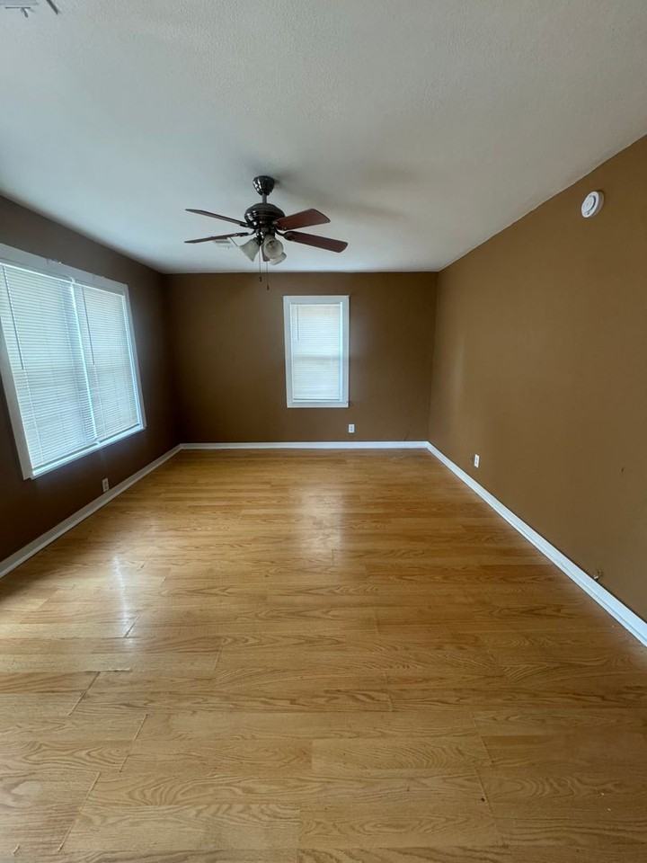 106 S Belleview St - Photo 3 of 10