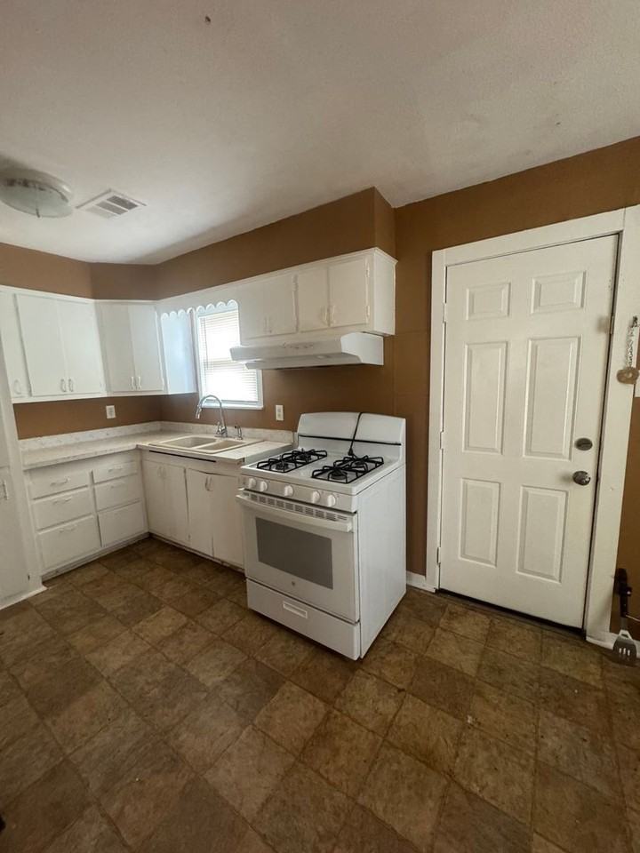 106 S Belleview St - Photo 4 of 10