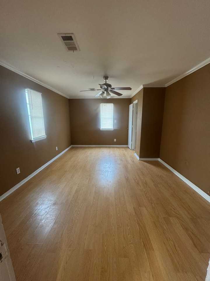 106 S Belleview St - Photo 7 of 10