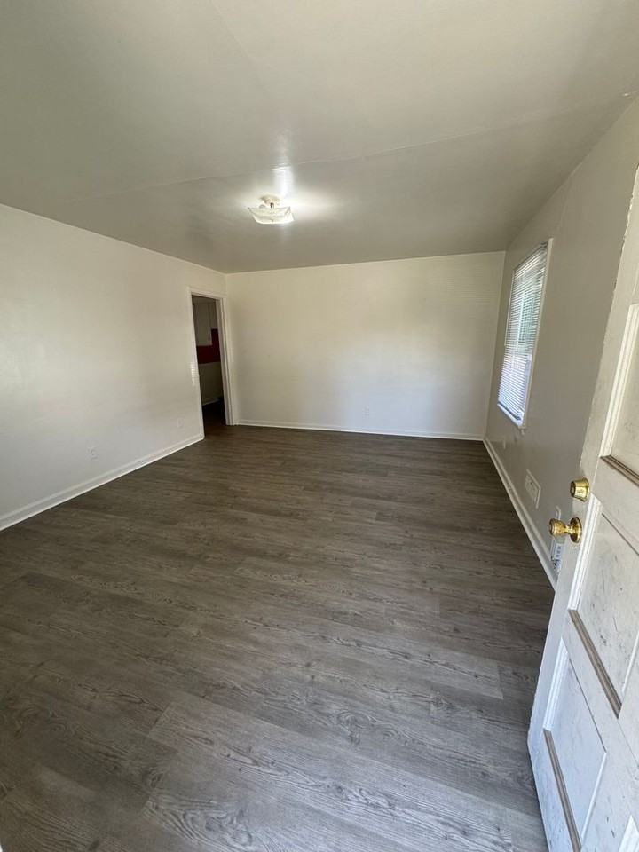 608 Hamrick St - Photo 3 of 20