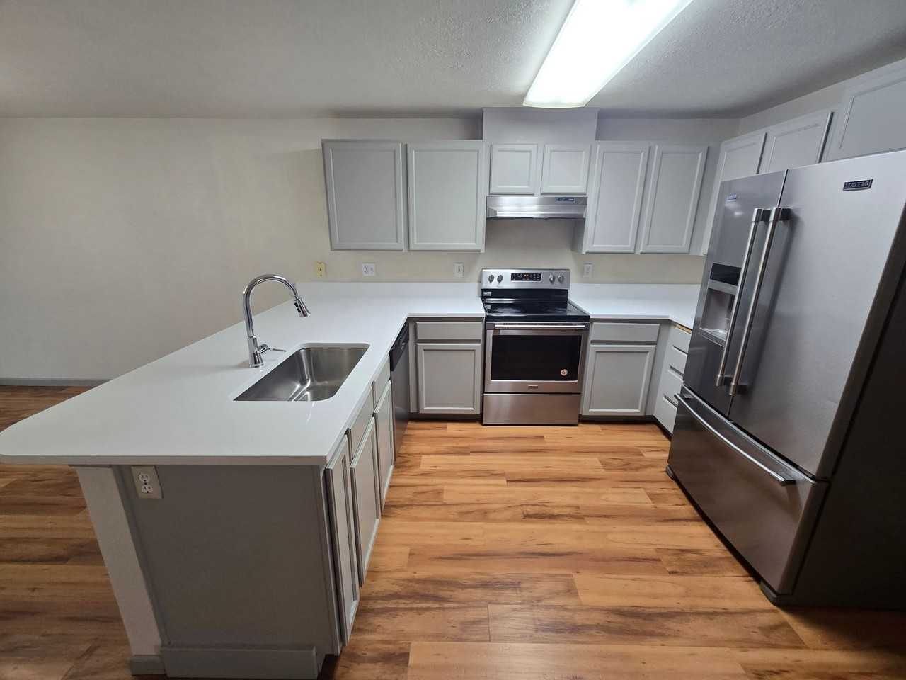 2754 Sw 28th St - Photo 4 of 18