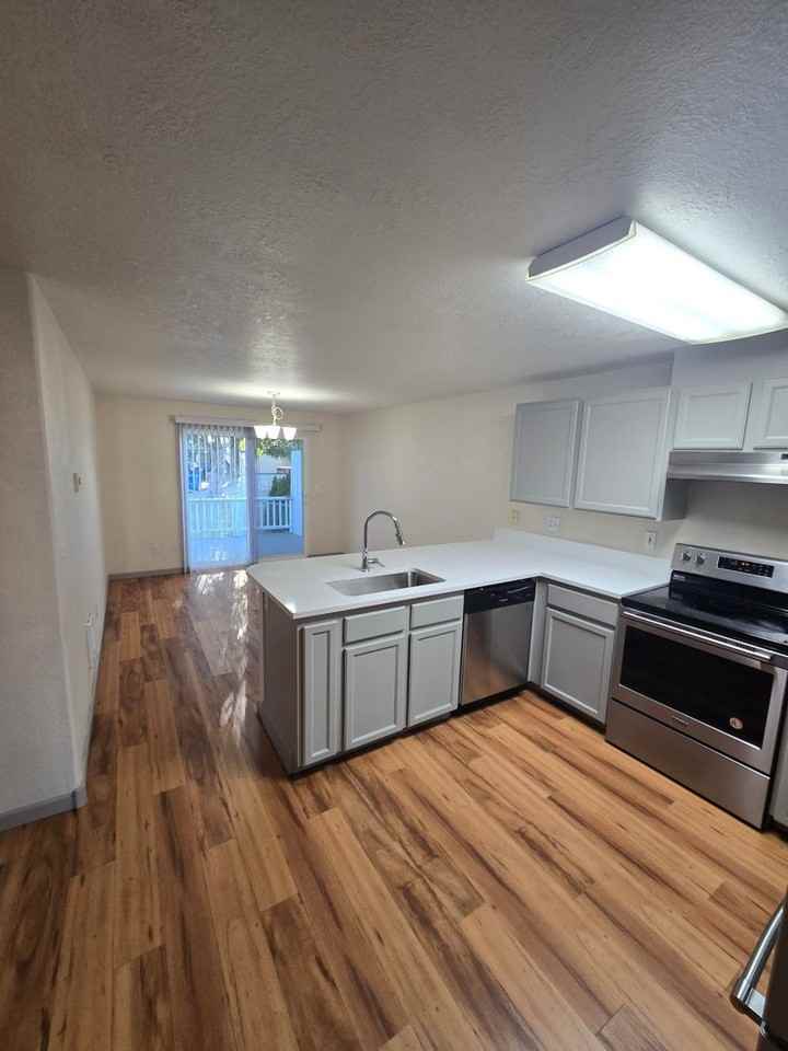 2754 Sw 28th St - Photo 5 of 18
