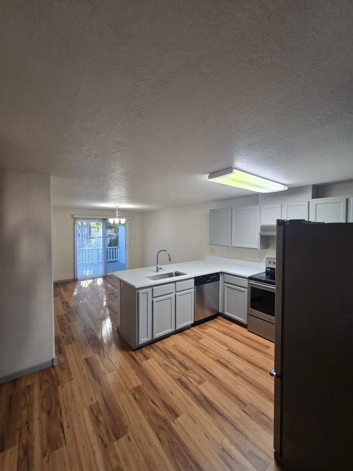 2754 Sw 28th St - Photo 6 of 18