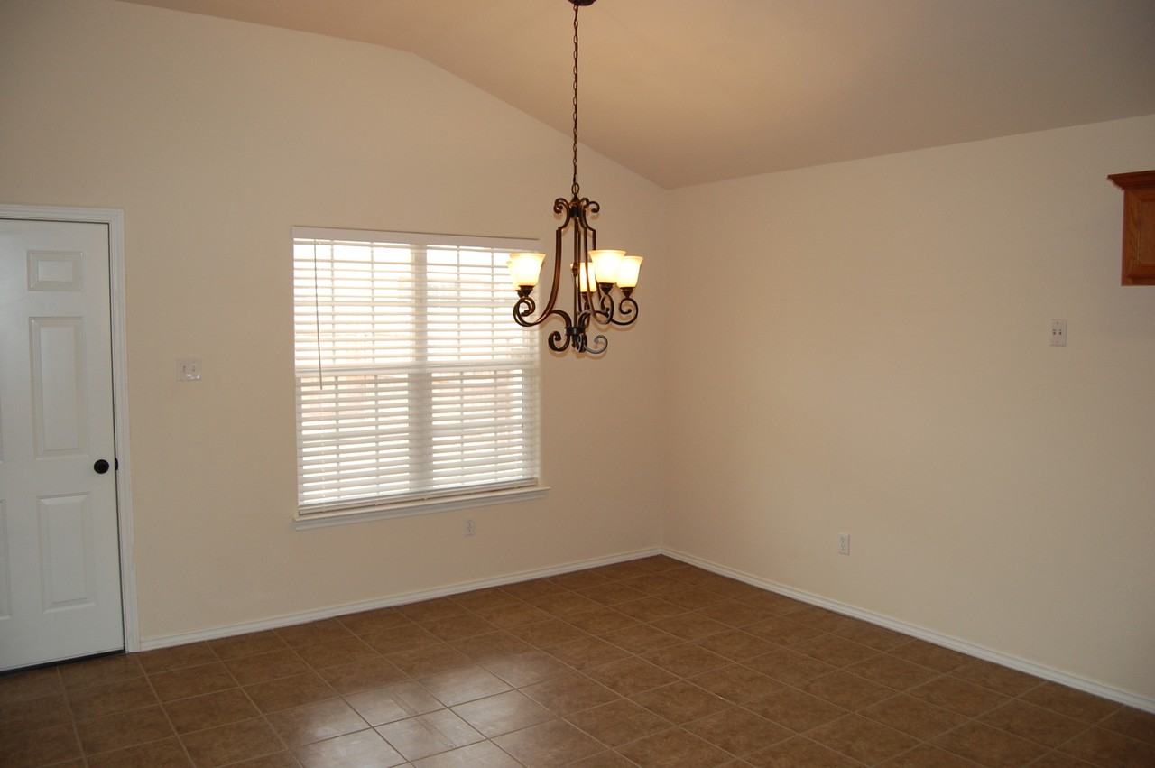 6514 93rd St - Photo 2 of 6