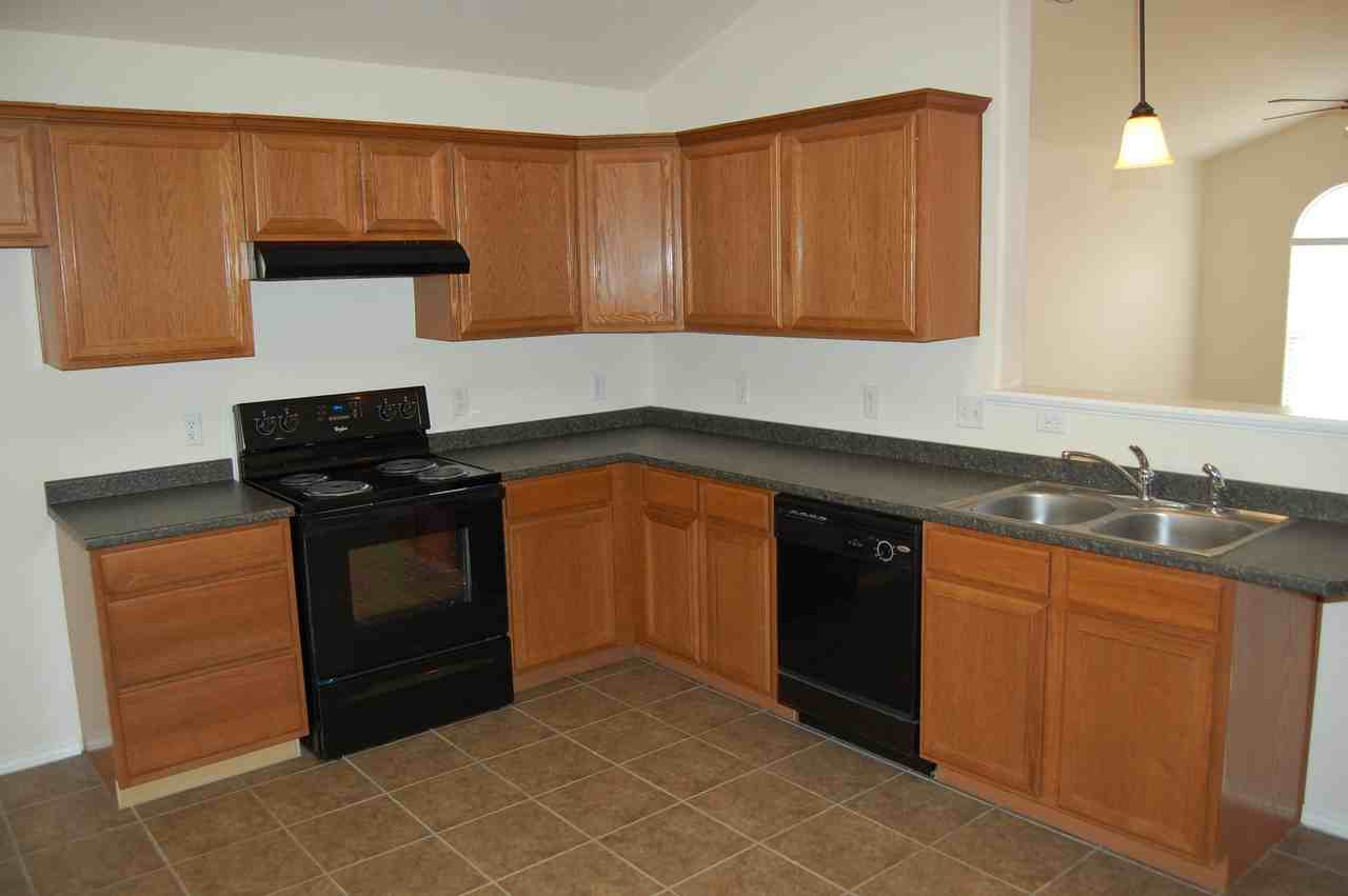 6514 93rd St - Photo 3 of 6