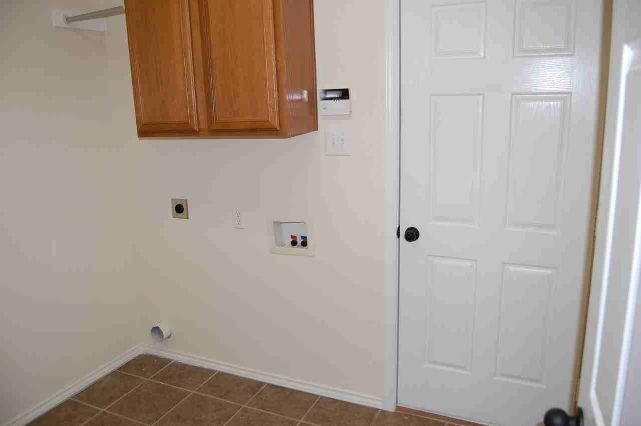 6514 93rd St - Photo 4 of 6