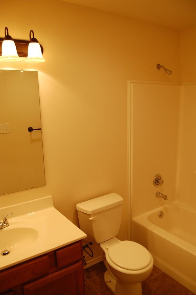 6514 93rd St - Photo 6 of 6