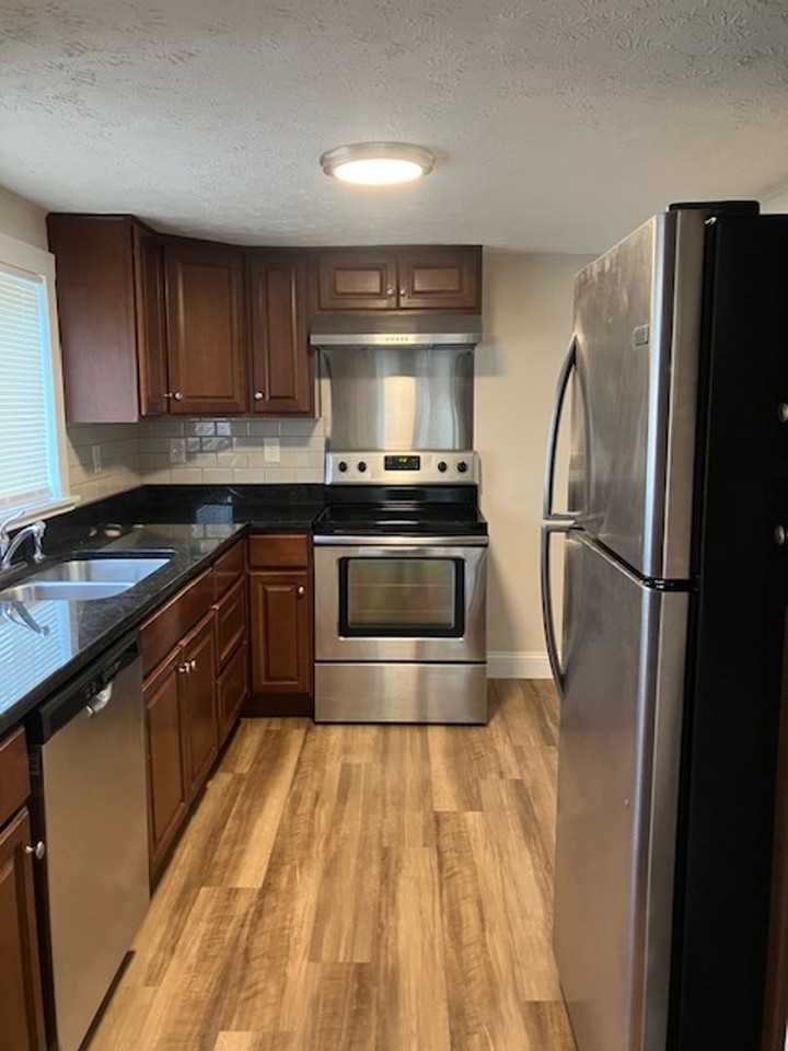 821 Dubois Rd - Photo 3 of 18