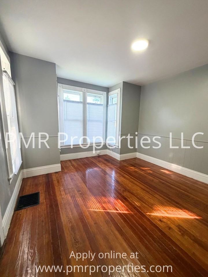 1318 N 20th St - Photo 2 of 8