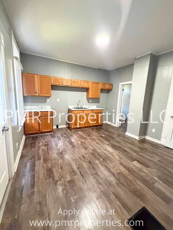 1318 N 20th St - Photo 4 of 8