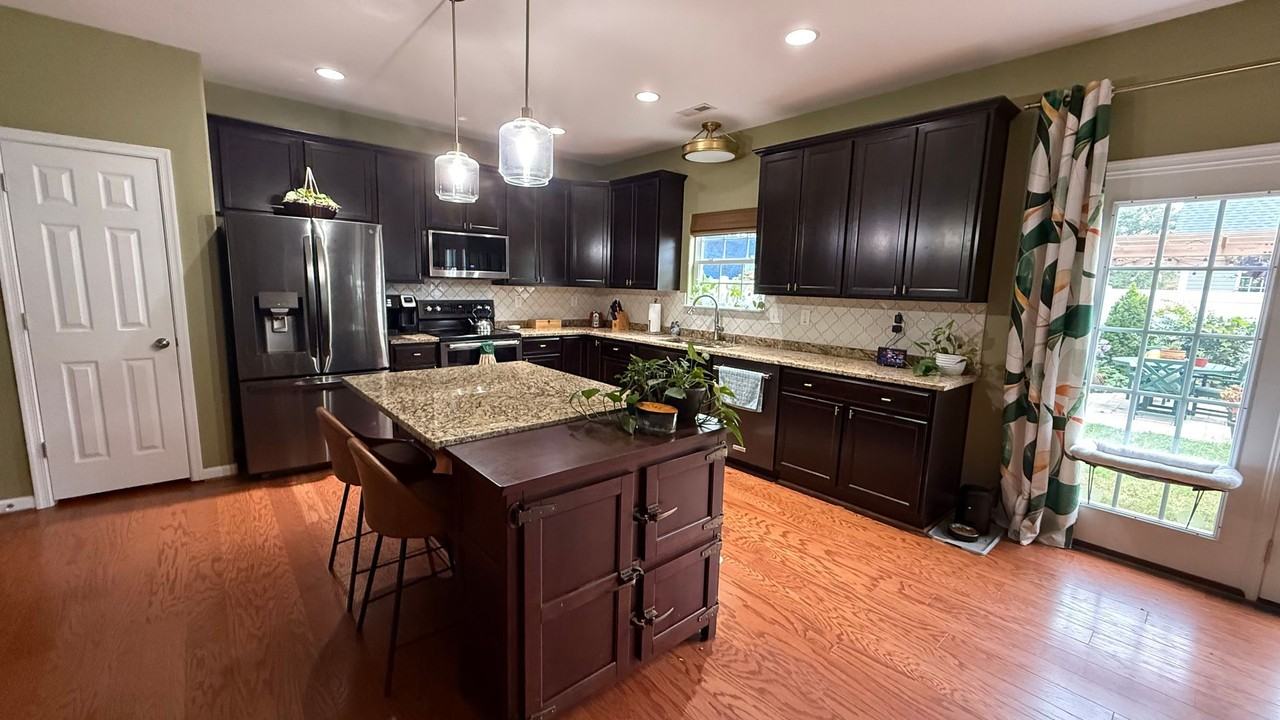 136 Filbert St - Photo 6 of 36