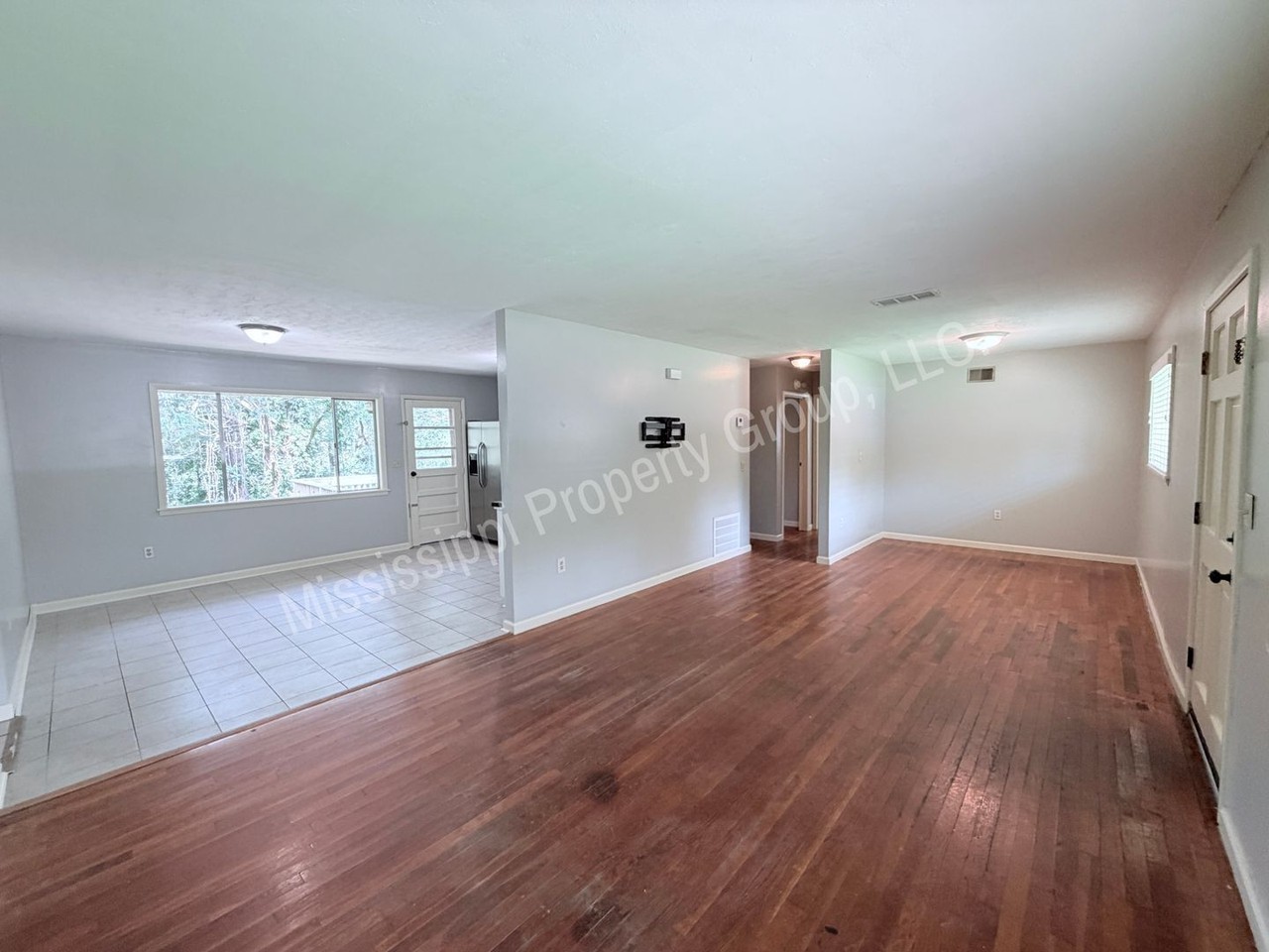 1214 Beanland Dr - Photo 2 of 36