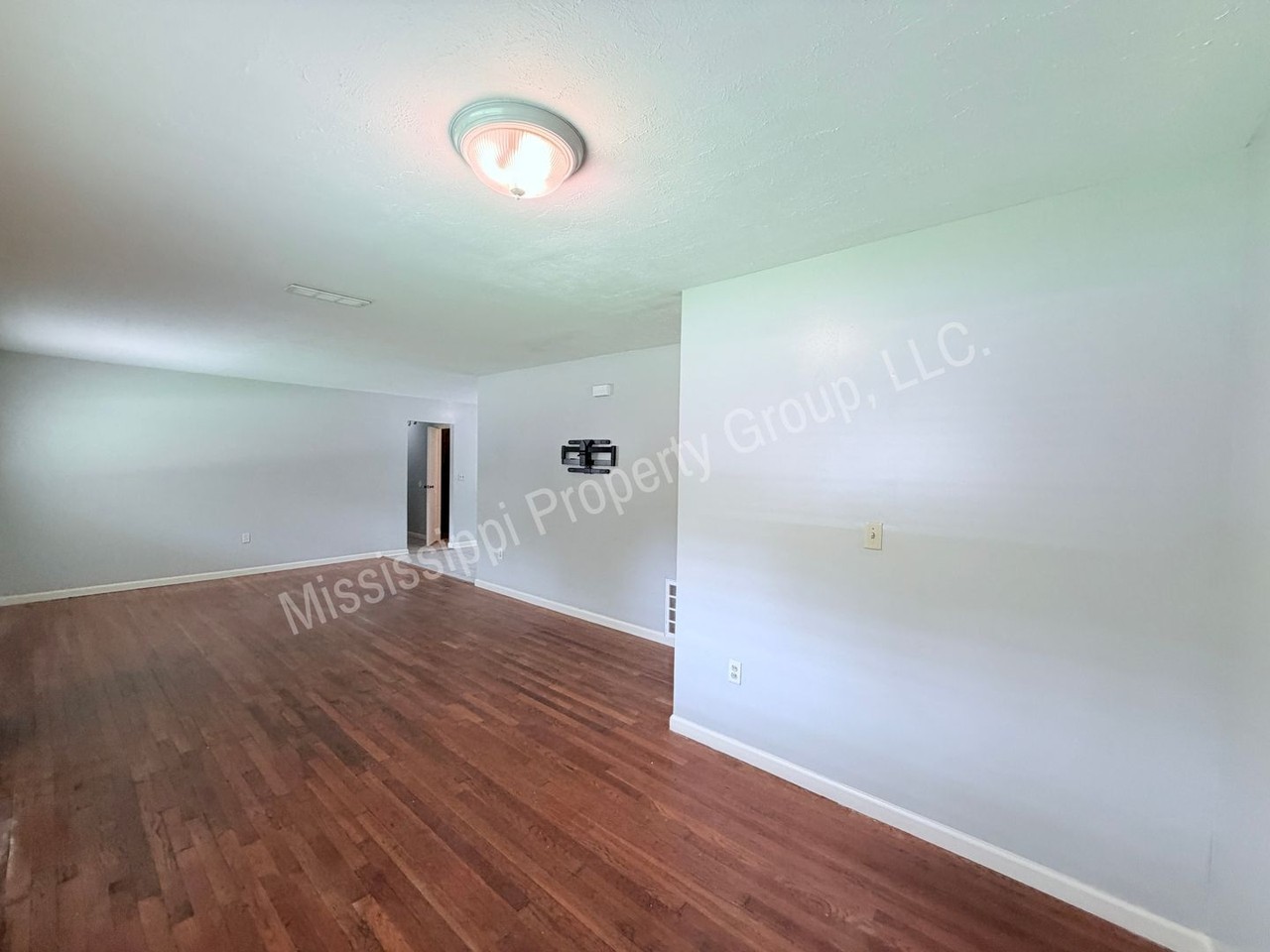 1214 Beanland Dr - Photo 3 of 36