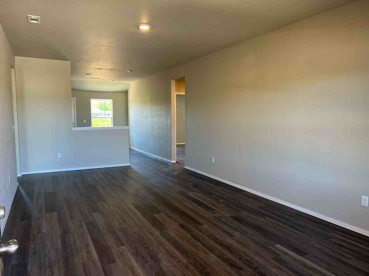 812 W Tanner Dr - Photo 3 of 14