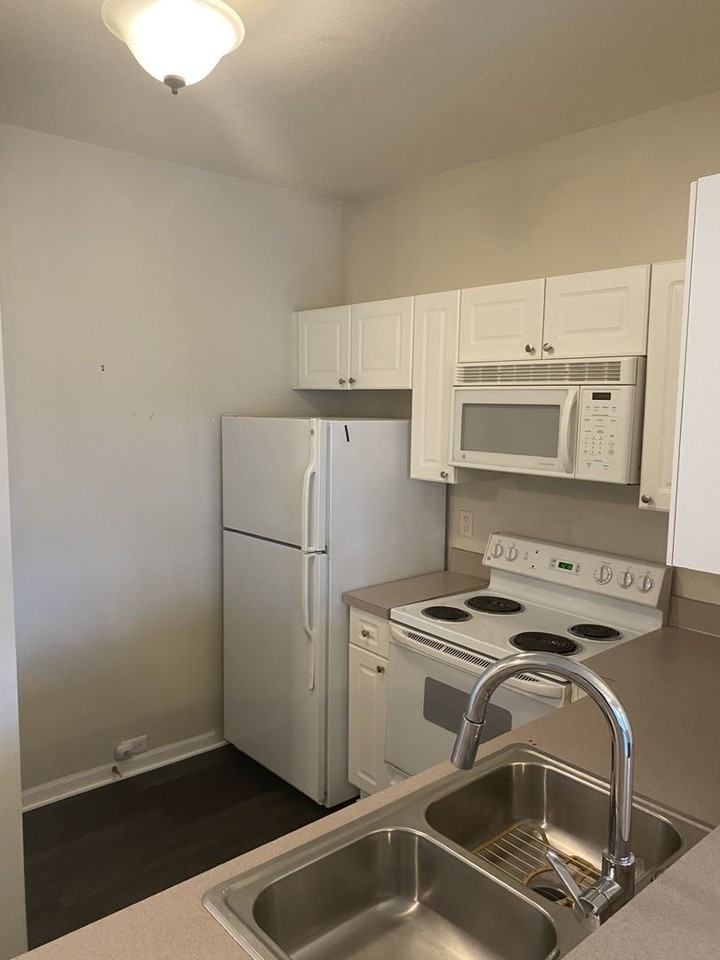 687 Celebration Ave - Photo 6 of 14