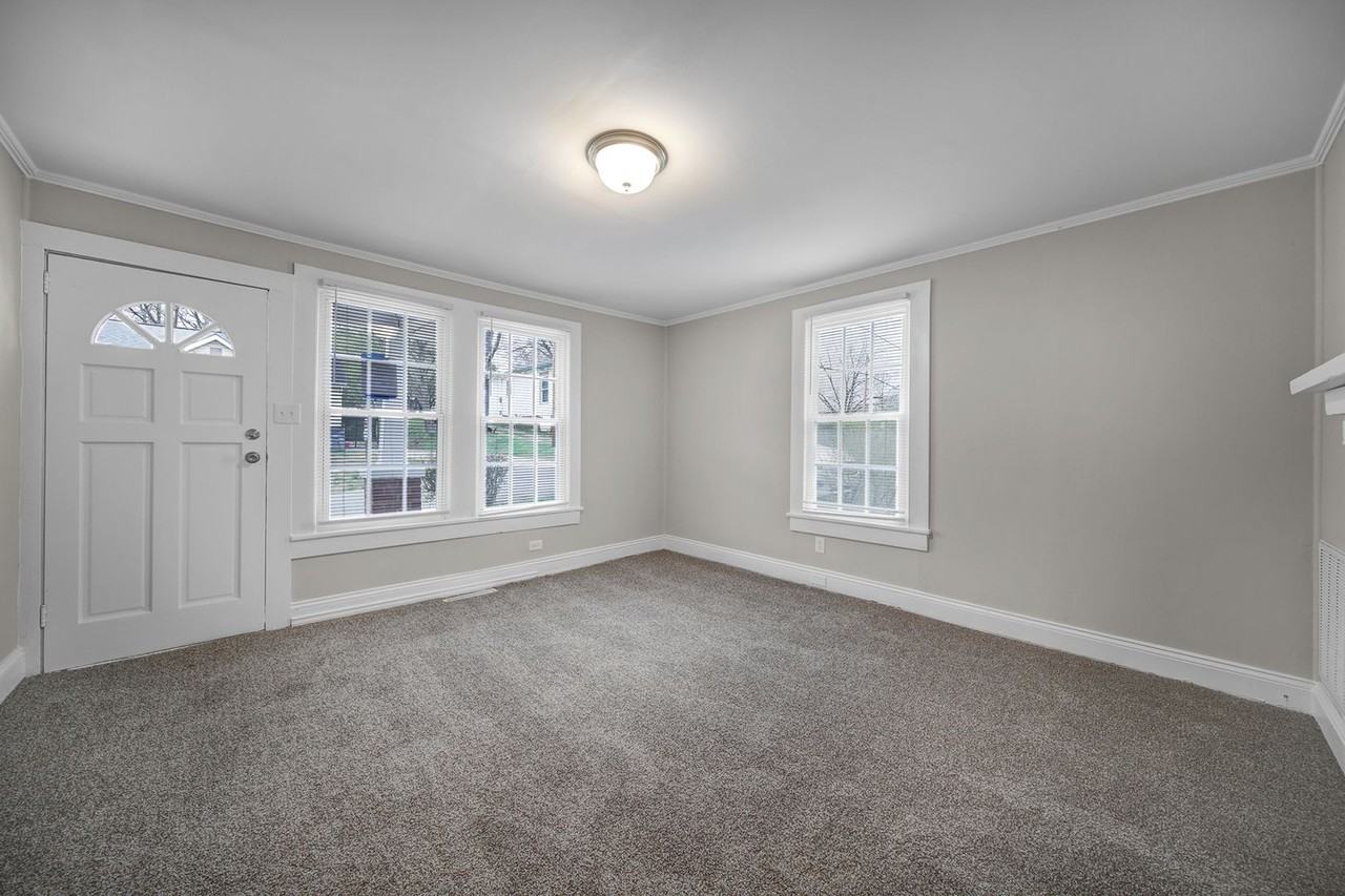 307 Rice St - Photo 4 of 13