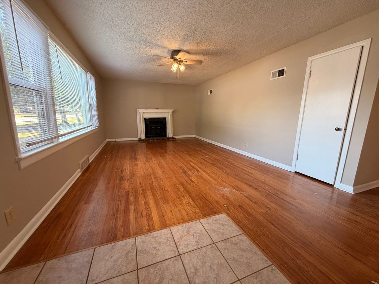 1317 S Kentwood Ave - Photo 2 of 29