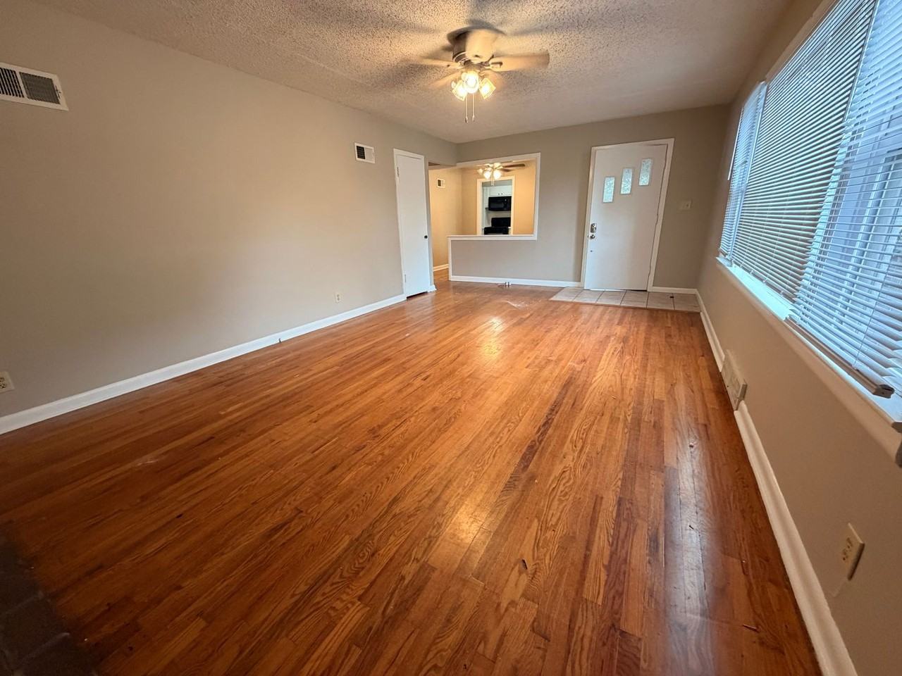 1317 S Kentwood Ave - Photo 4 of 29