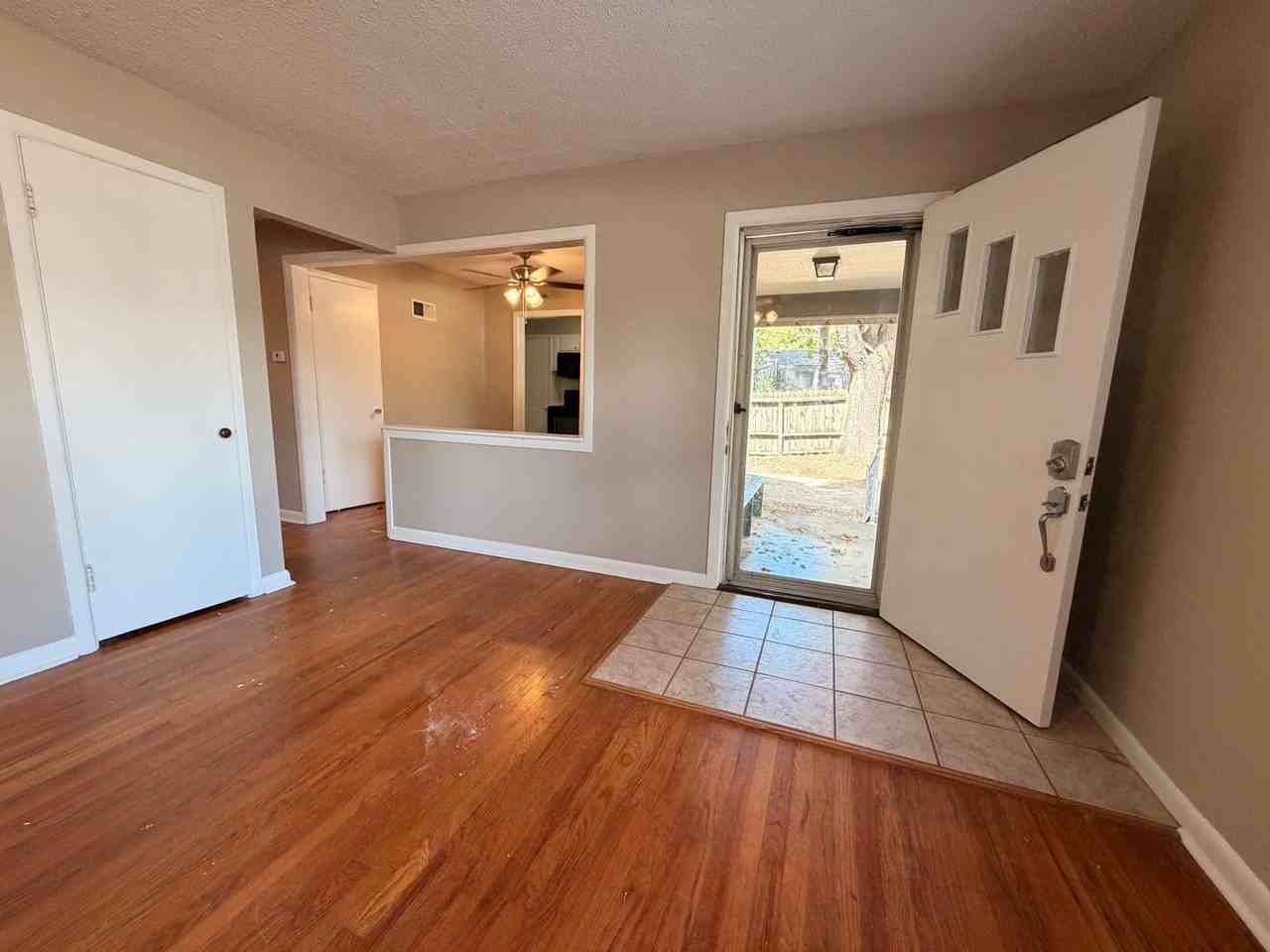 1317 S Kentwood Ave - Photo 5 of 29