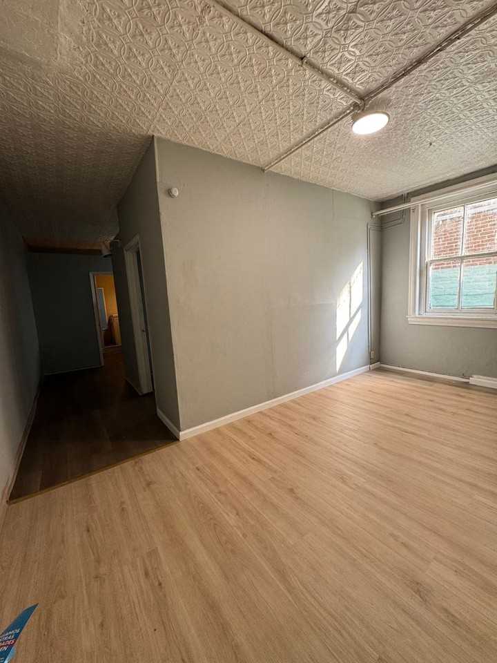 425 W Turner St - Photo 2 of 8