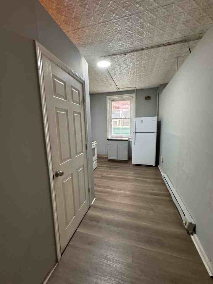 425 W Turner St - Photo 5 of 8