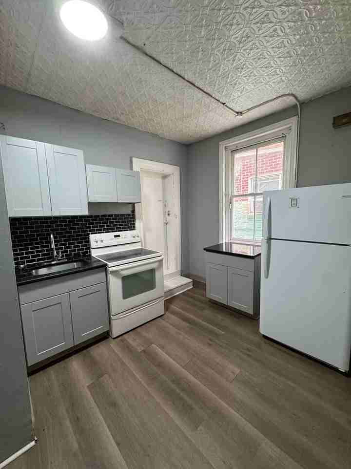425 W Turner St - Photo 6 of 8