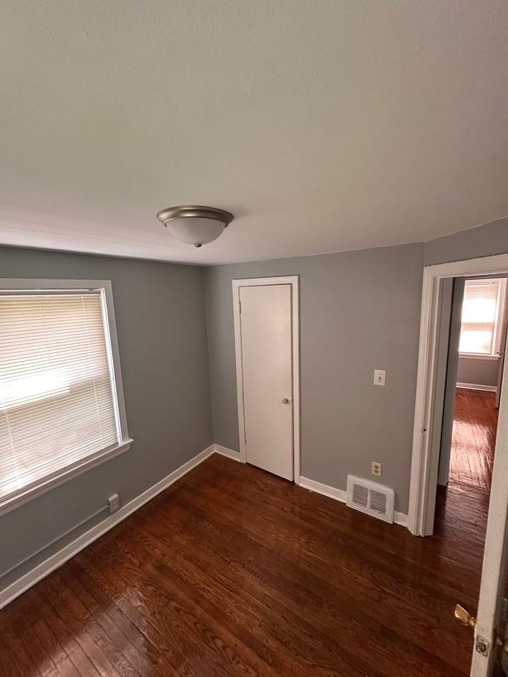 5049 Jefferson St - Photo 2 of 11