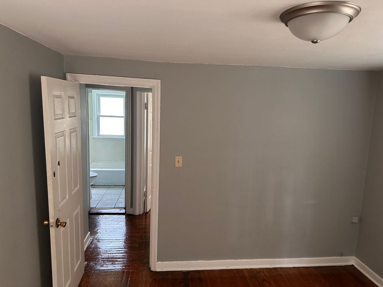 5049 Jefferson St - Photo 6 of 11