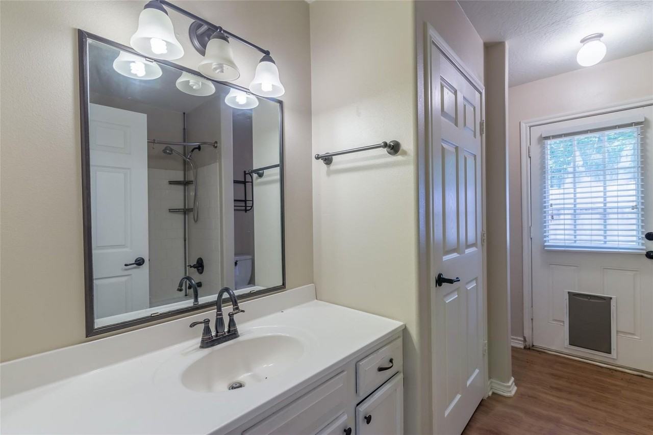 10755 Royal York Dr - Photo 6 of 22