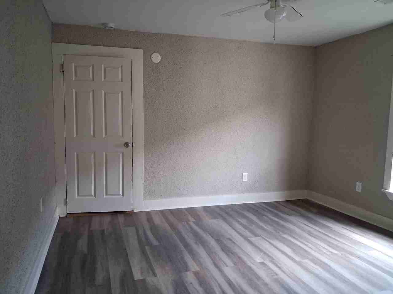 3133 33rd Pl N - Photo 3 of 6