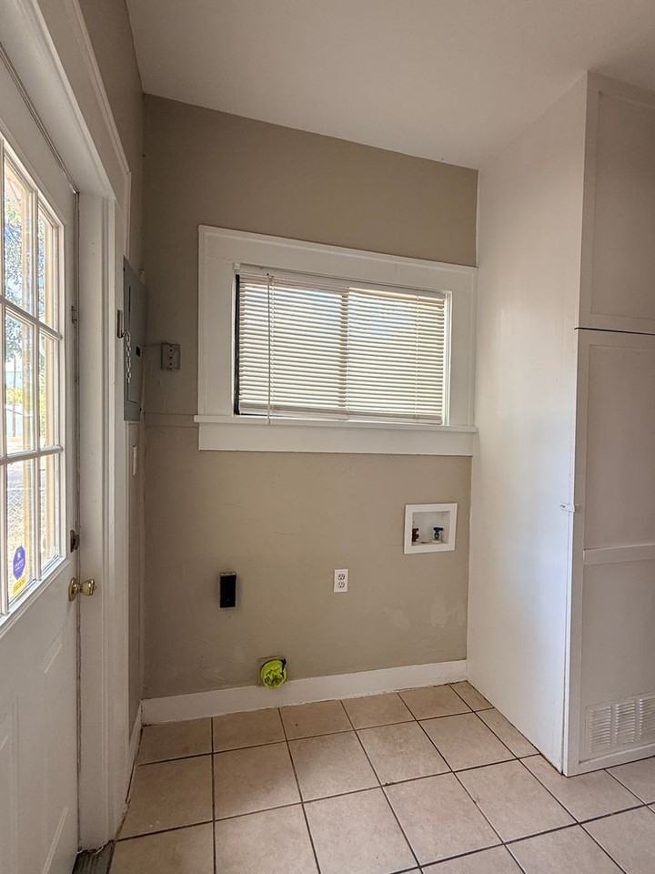 1304 Kemp Blvd - Photo 6 of 12