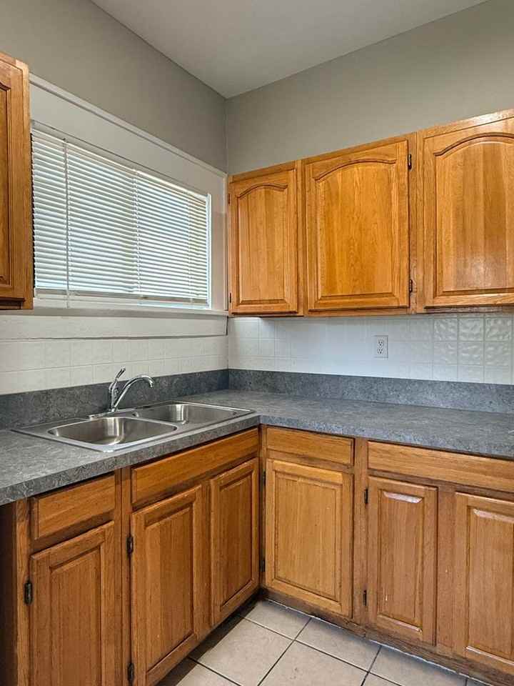 1304 Kemp Blvd - Photo 7 of 12