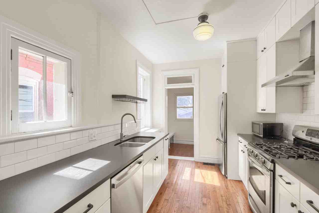 2073 N Emerson St - Photo 6 of 24
