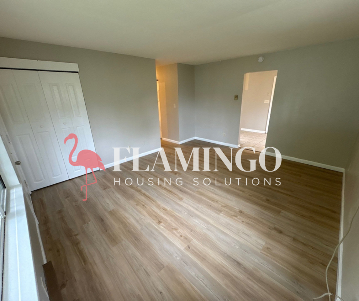4607 Kuendinger Ave - Photo 4 of 15