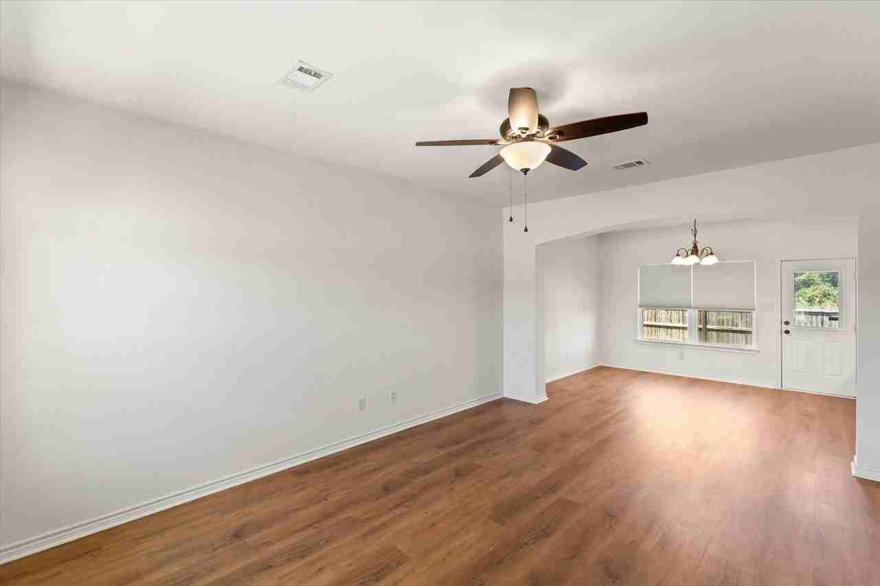 210 Lasso Ct - Photo 5 of 24