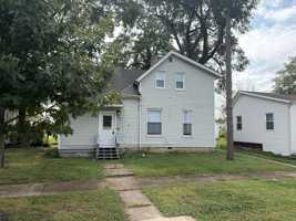 featured image of 706 W Walnut St