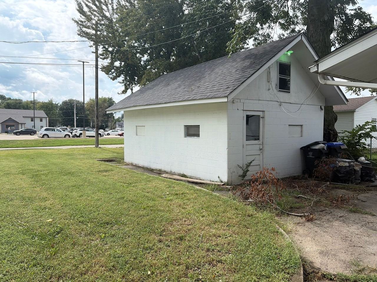 706 W Walnut St - Photo 2 of 25