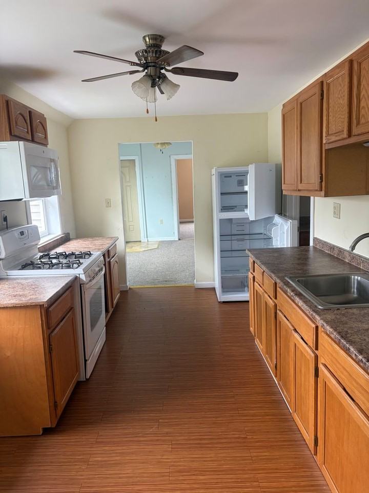 10 Beech St - Photo 4 of 7