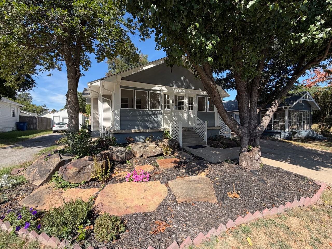 1208 S Florence Pl - Photo 3 of 50