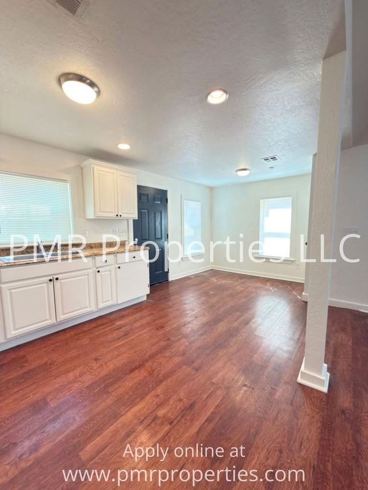 1512 Sw 8th St - Photo 3 of 6