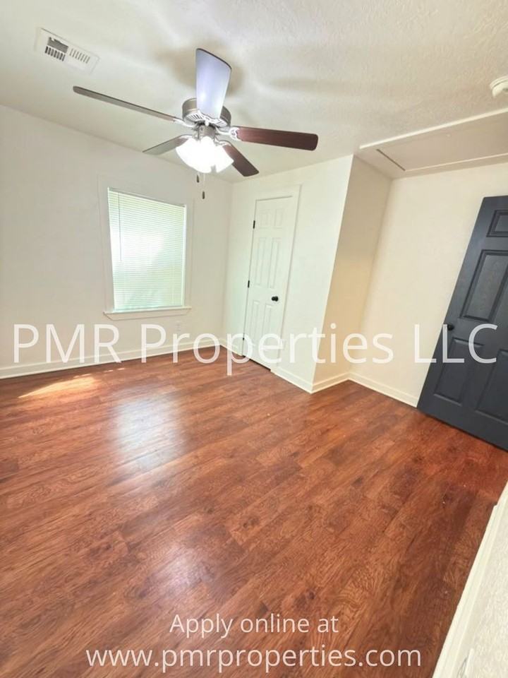 1512 Sw 8th St - Photo 4 of 6