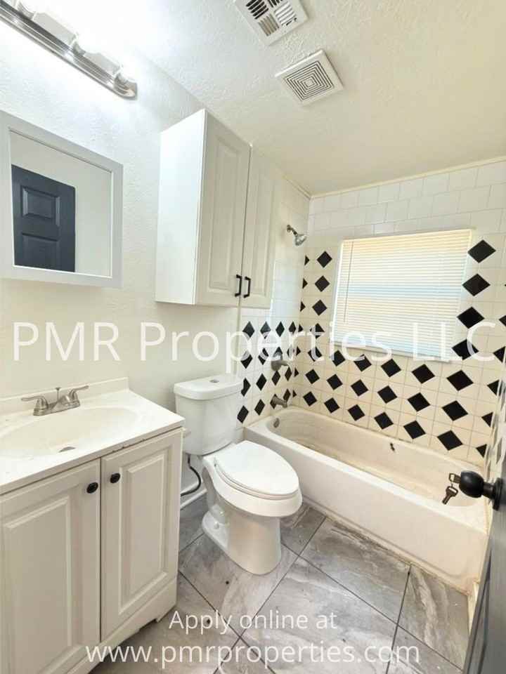 1512 Sw 8th St - Photo 6 of 6