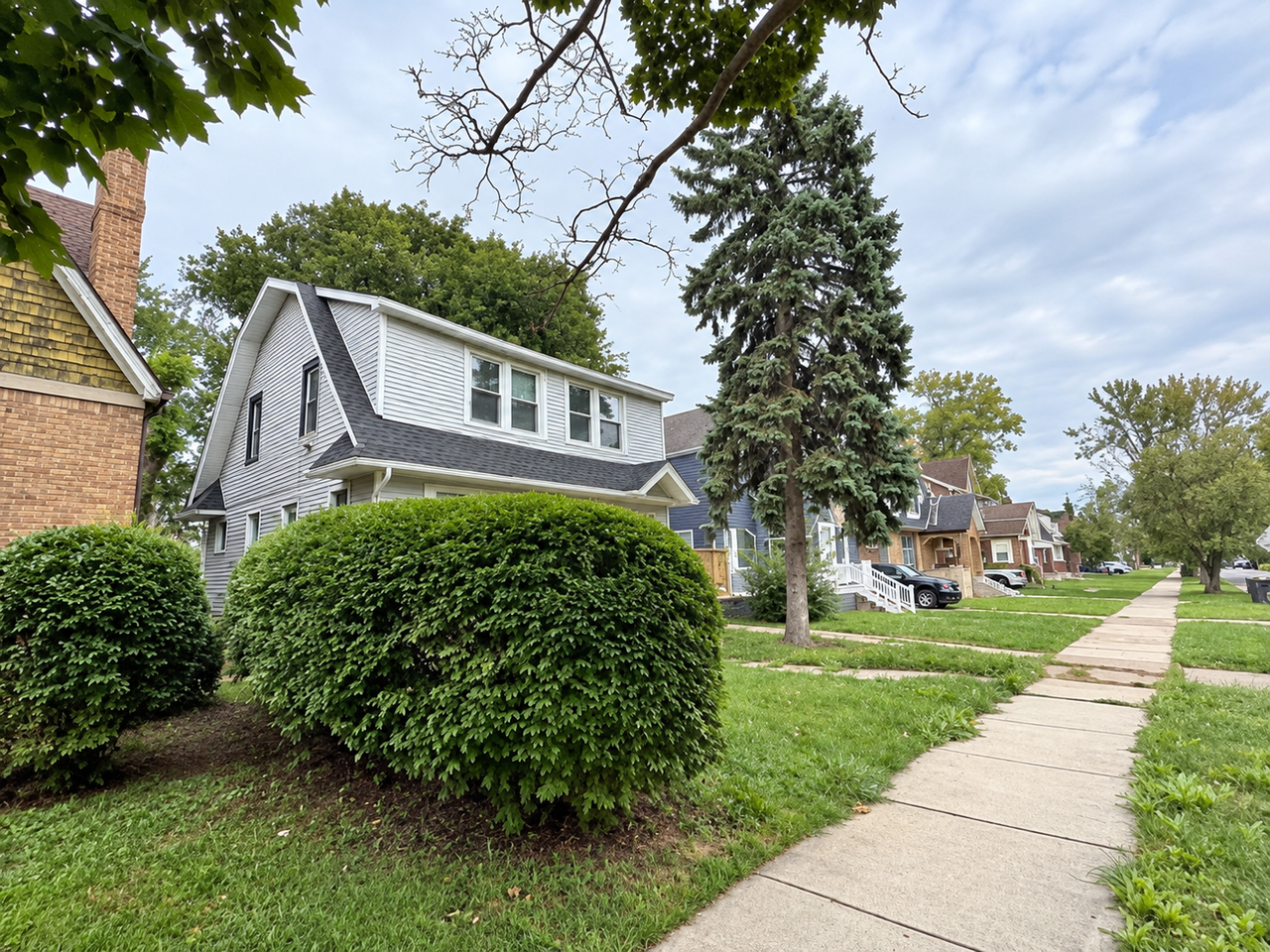 4368 Buckingham Ave - Photo 3 of 17