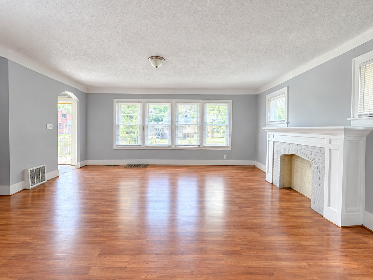 4368 Buckingham Ave - Photo 6 of 17