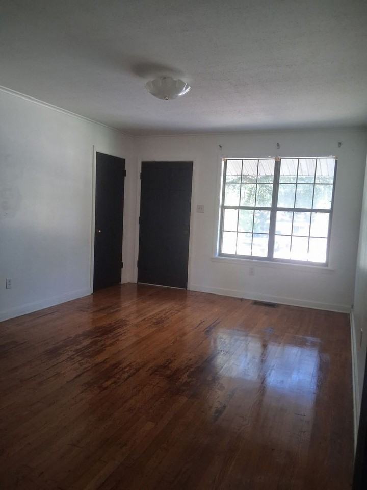5542 Grafton St - Photo 2 of 10