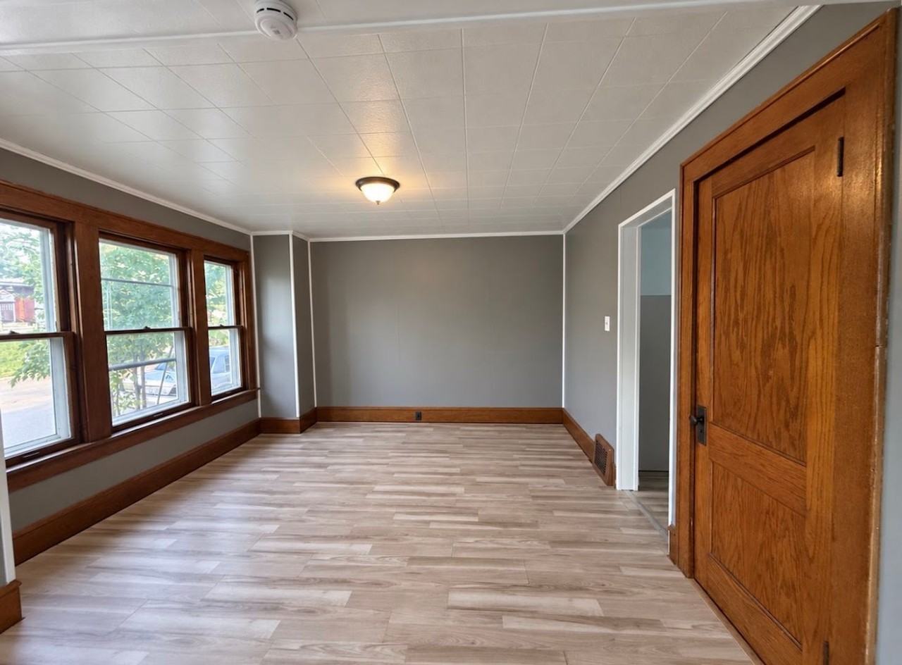 1002 Dartmouth Ave Sw - Photo 4 of 12