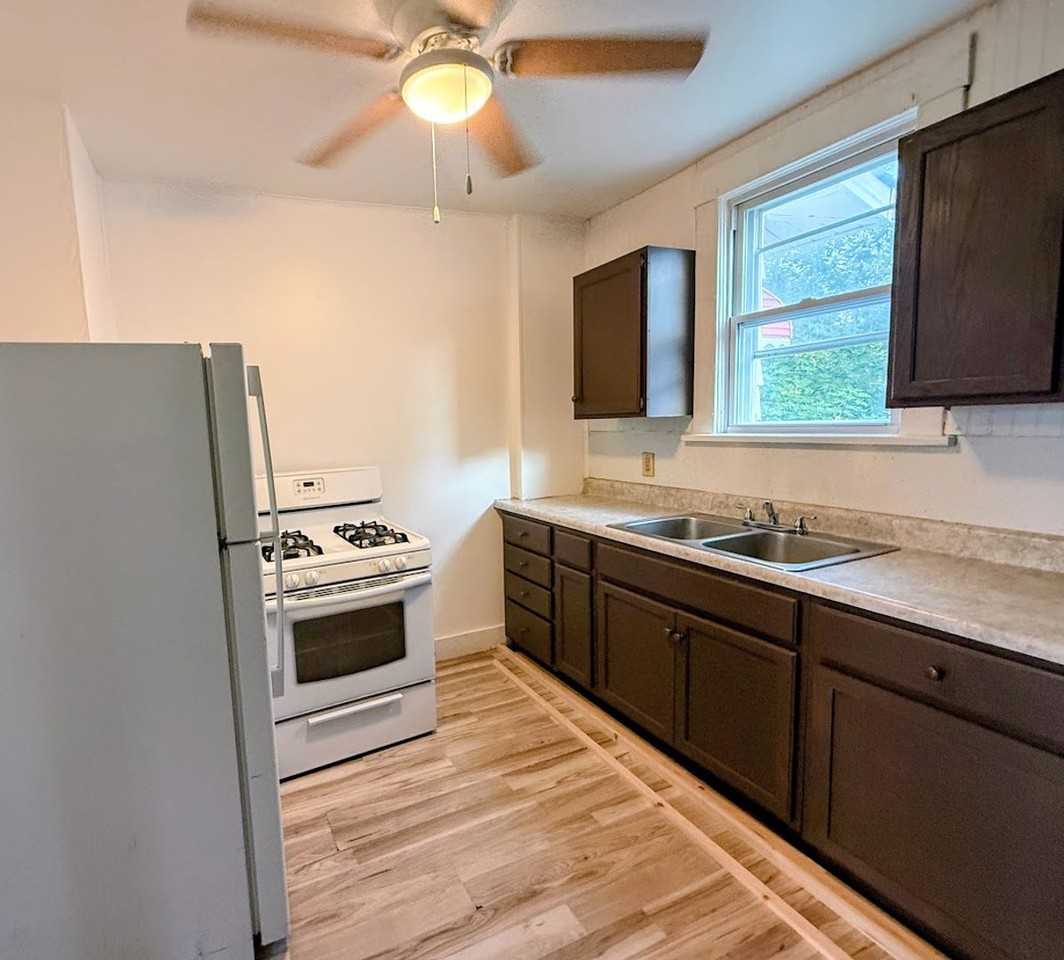1002 Dartmouth Ave Sw - Photo 6 of 12