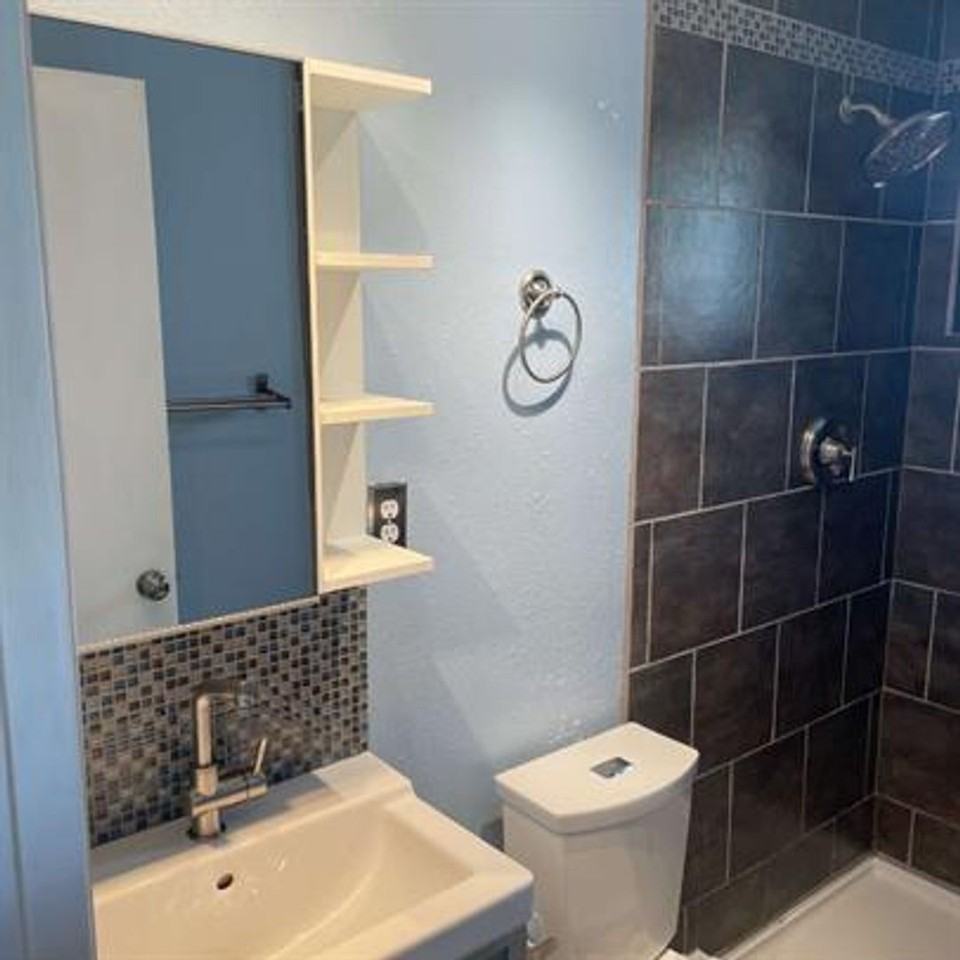 409 Tedmon Dr - Photo 4 of 26