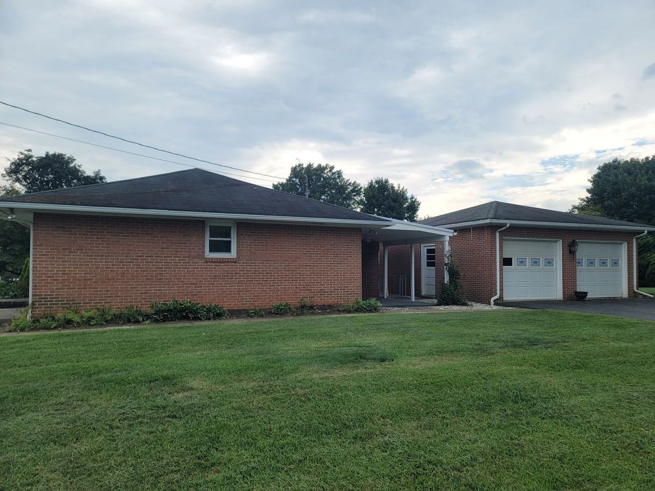 22157 Holiday Dr - Photo 2 of 4